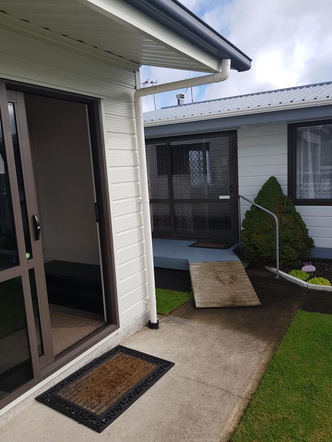 The Garage Hotel Waitara Luaran gambar