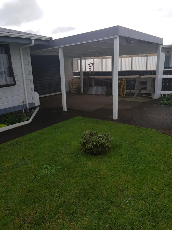 The Garage Hotel Waitara Luaran gambar