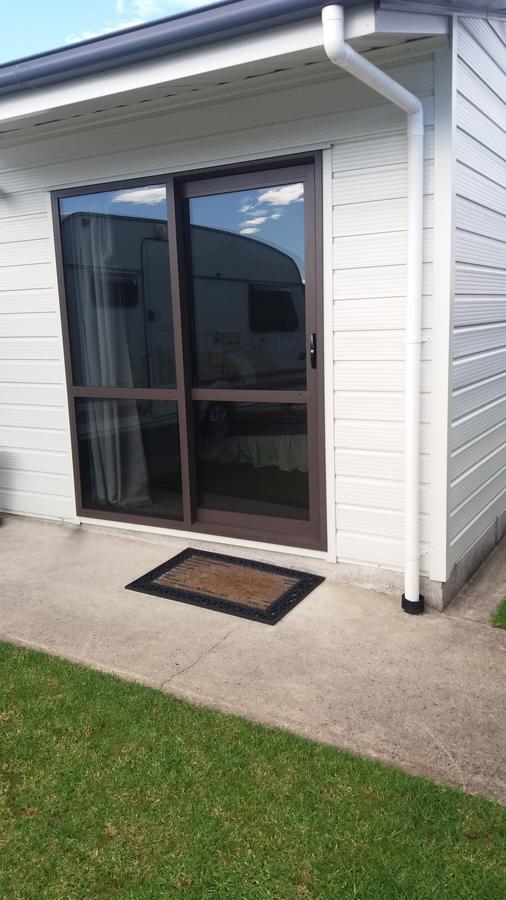 The Garage Hotel Waitara Luaran gambar